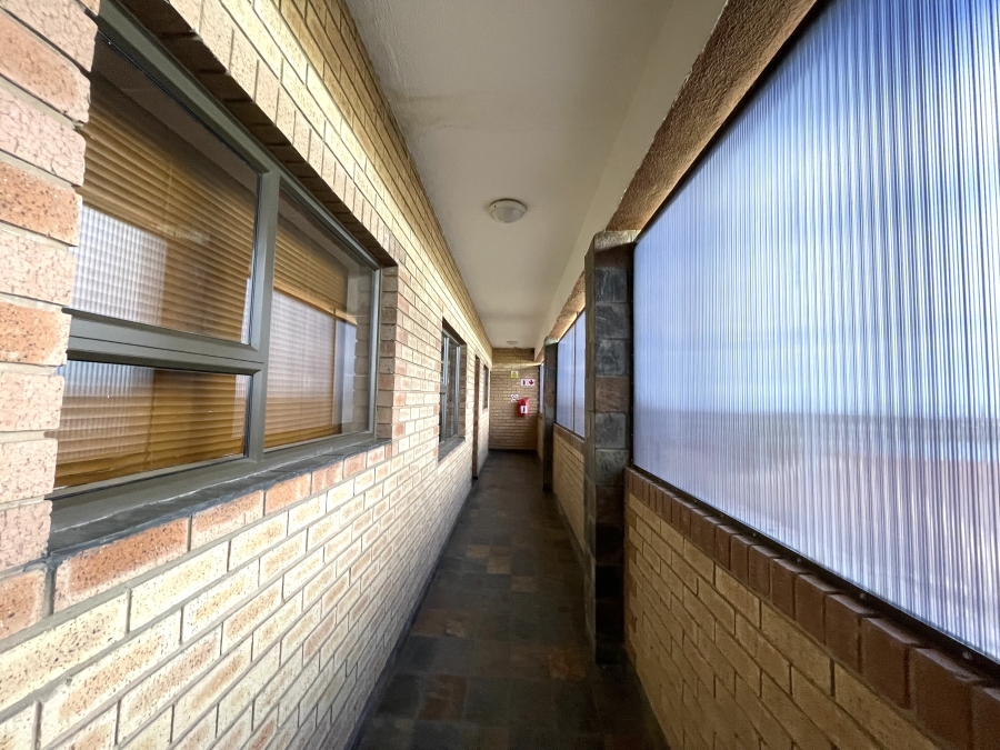 To Let 2 Bedroom Property for Rent in Wavecrest Eastern Cape